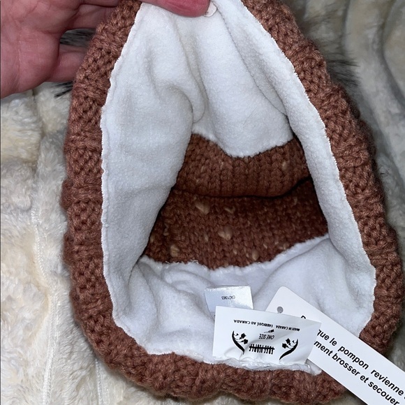 NWT Free People Wool Blend Mauve Cozy Knit Beanie w/Faux Fur Pom Pom Great gift. - Picture 4 of 5